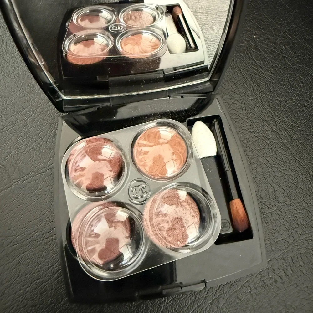 CHANEL NEW Limited edition LES 4 OMBRES BOUTONS 219 - BOUTONS COUTURE
